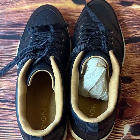 Vionic Women's Navy and White Leather Sneakers (never worn) - Picture 4 of 4